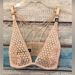 Victoria’s Secret Unlined Plunge Bra Side hook Closure Beige Nude Size 34 DDD